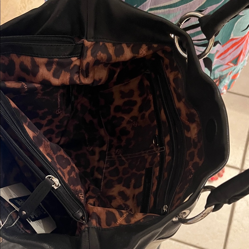 B. Makowsky Elegant Black and Tan Shoulder Bag - Picture 8 of 9